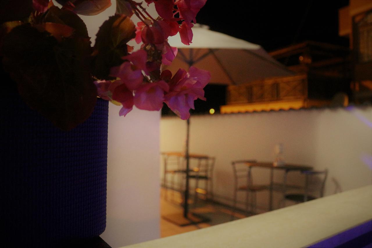 Apple Rooms Rome Airport Fiumicino Luaran gambar A restaurant in the city