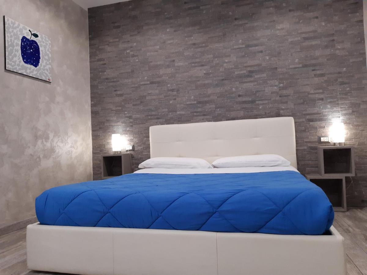 Apple Rooms Rome Airport Fiumicino Luaran gambar A bed