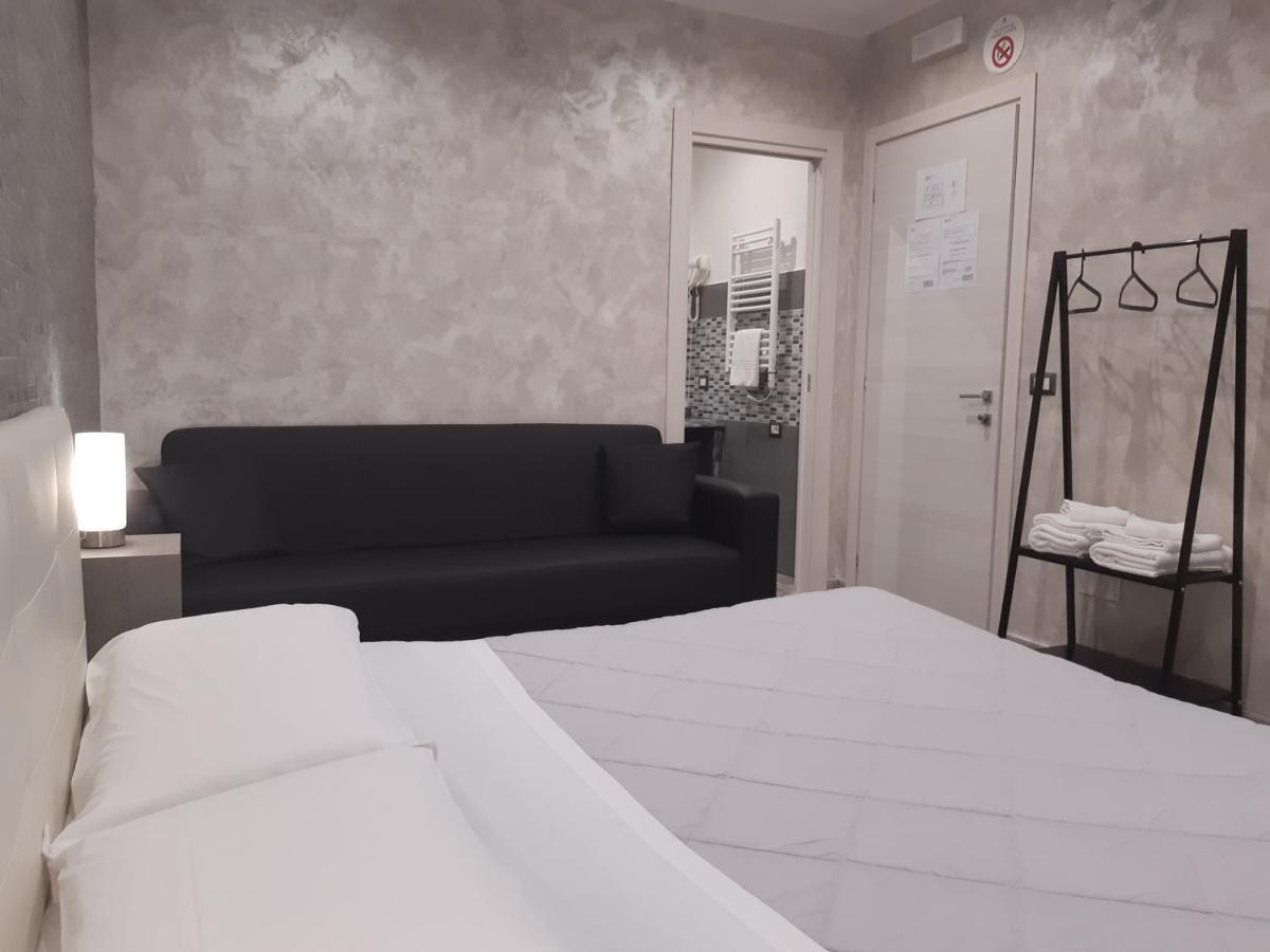 Apple Rooms Rome Airport Fiumicino Luaran gambar A room at the hotel