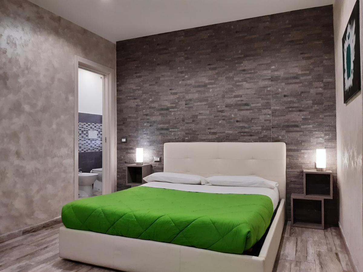 Apple Rooms Rome Airport Fiumicino Luaran gambar A bedroom