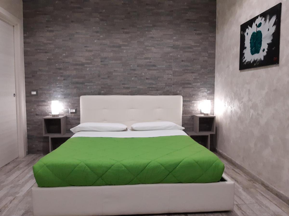 Apple Rooms Rome Airport Fiumicino Luaran gambar A bedroom